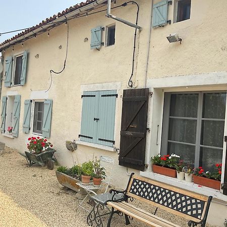 Le Jardin De Rose 24 Feuillebert Romagne 86700 B&B 외부 사진