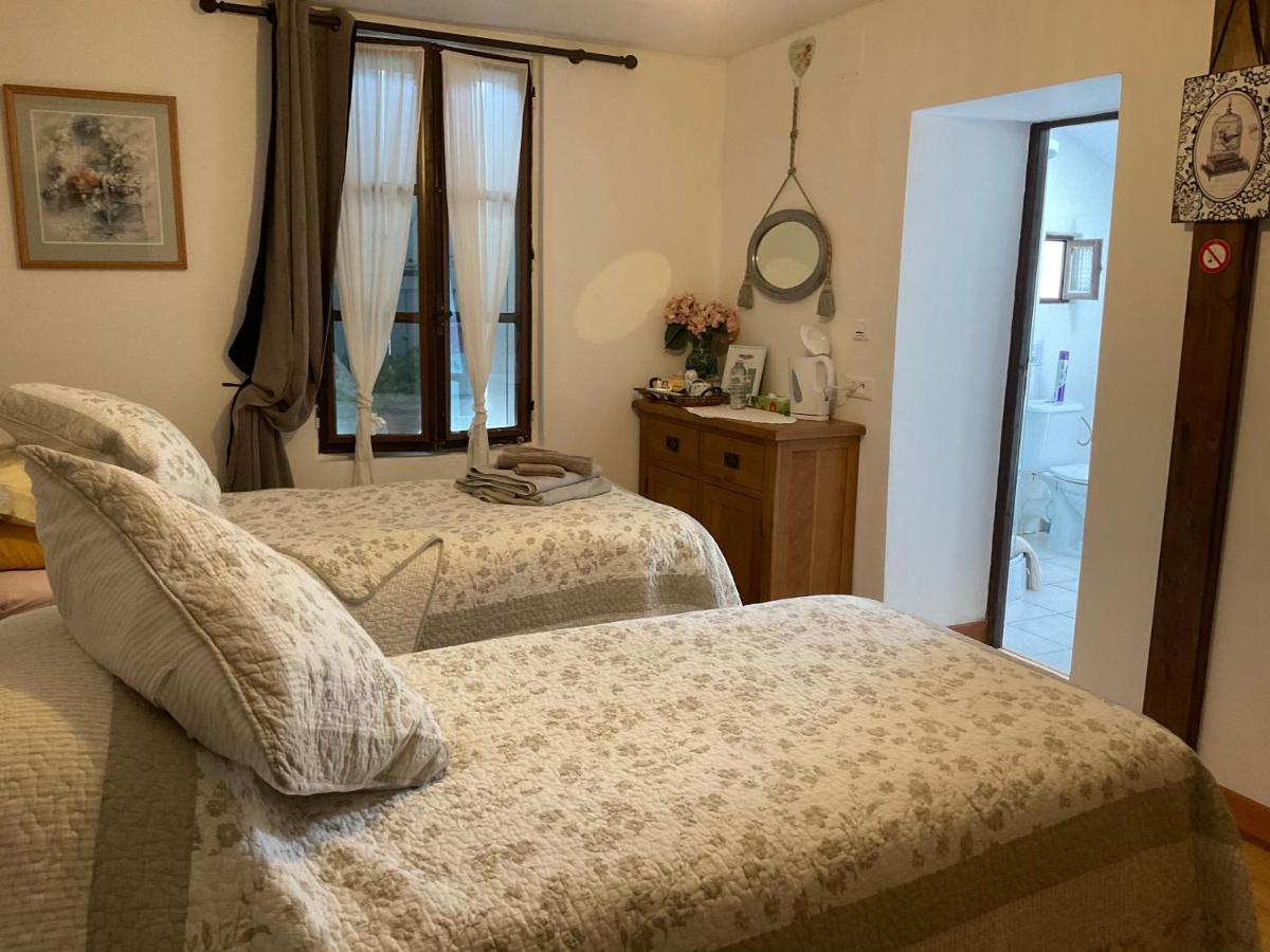 Le Jardin De Rose 24 Feuillebert Romagne 86700 B&B 외부 사진