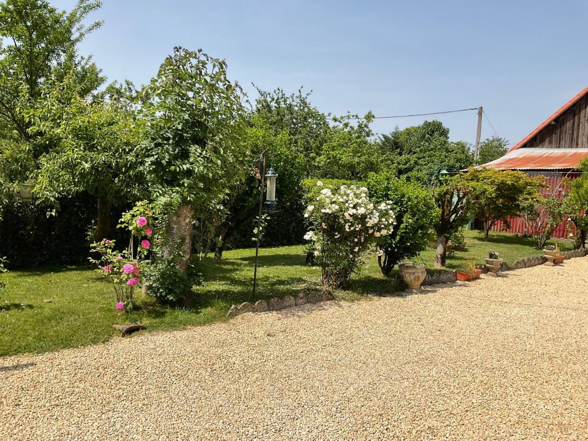 Le Jardin De Rose 24 Feuillebert Romagne 86700 B&B 외부 사진