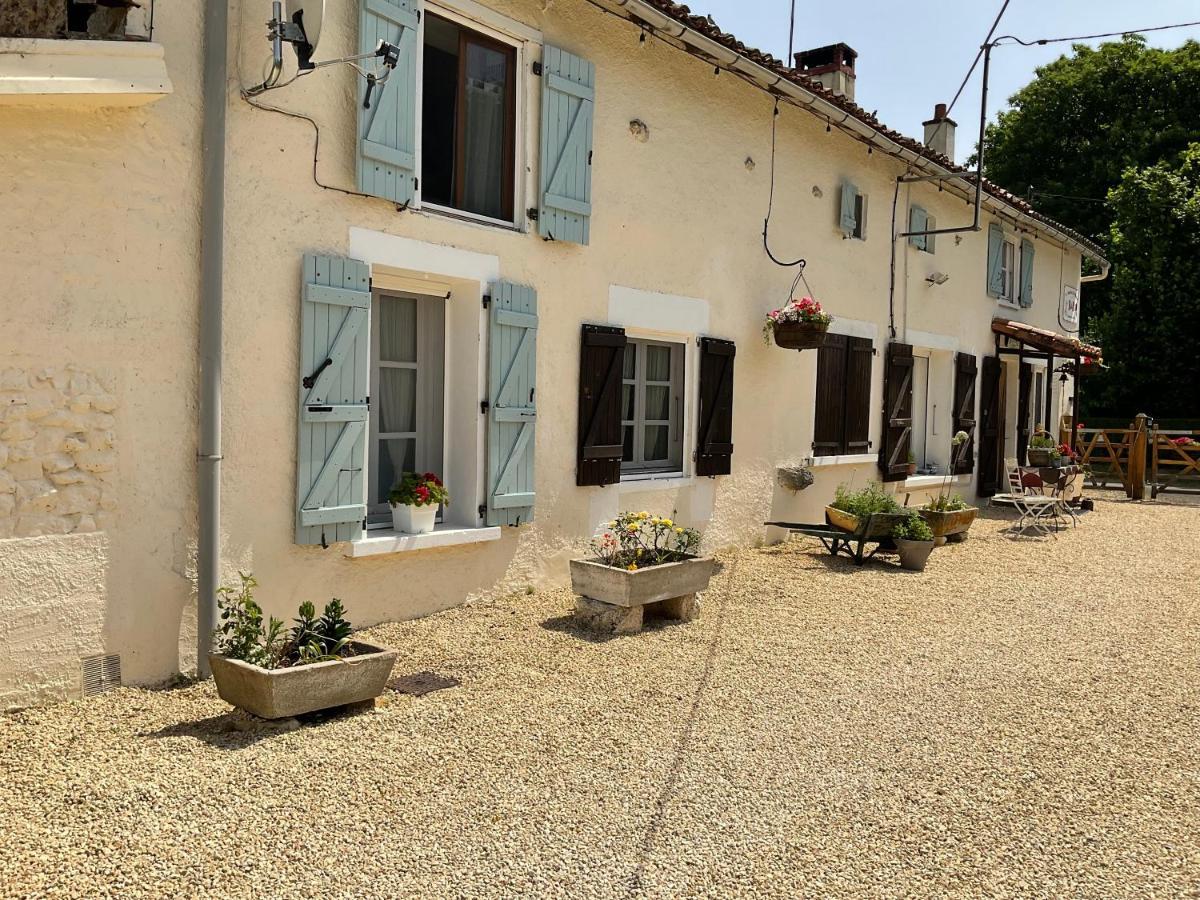 Le Jardin De Rose 24 Feuillebert Romagne 86700 B&B 외부 사진