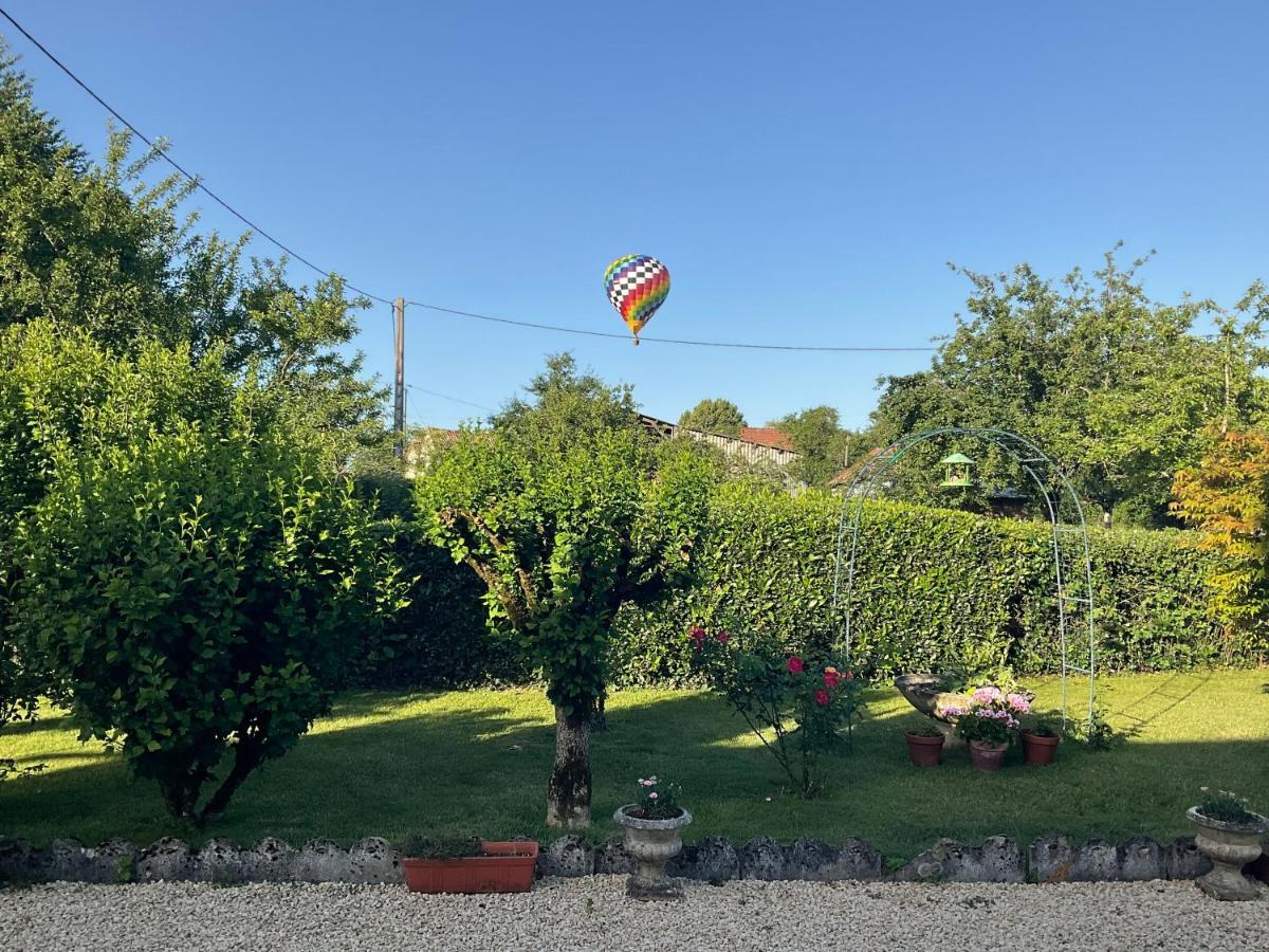Le Jardin De Rose 24 Feuillebert Romagne 86700 B&B 외부 사진