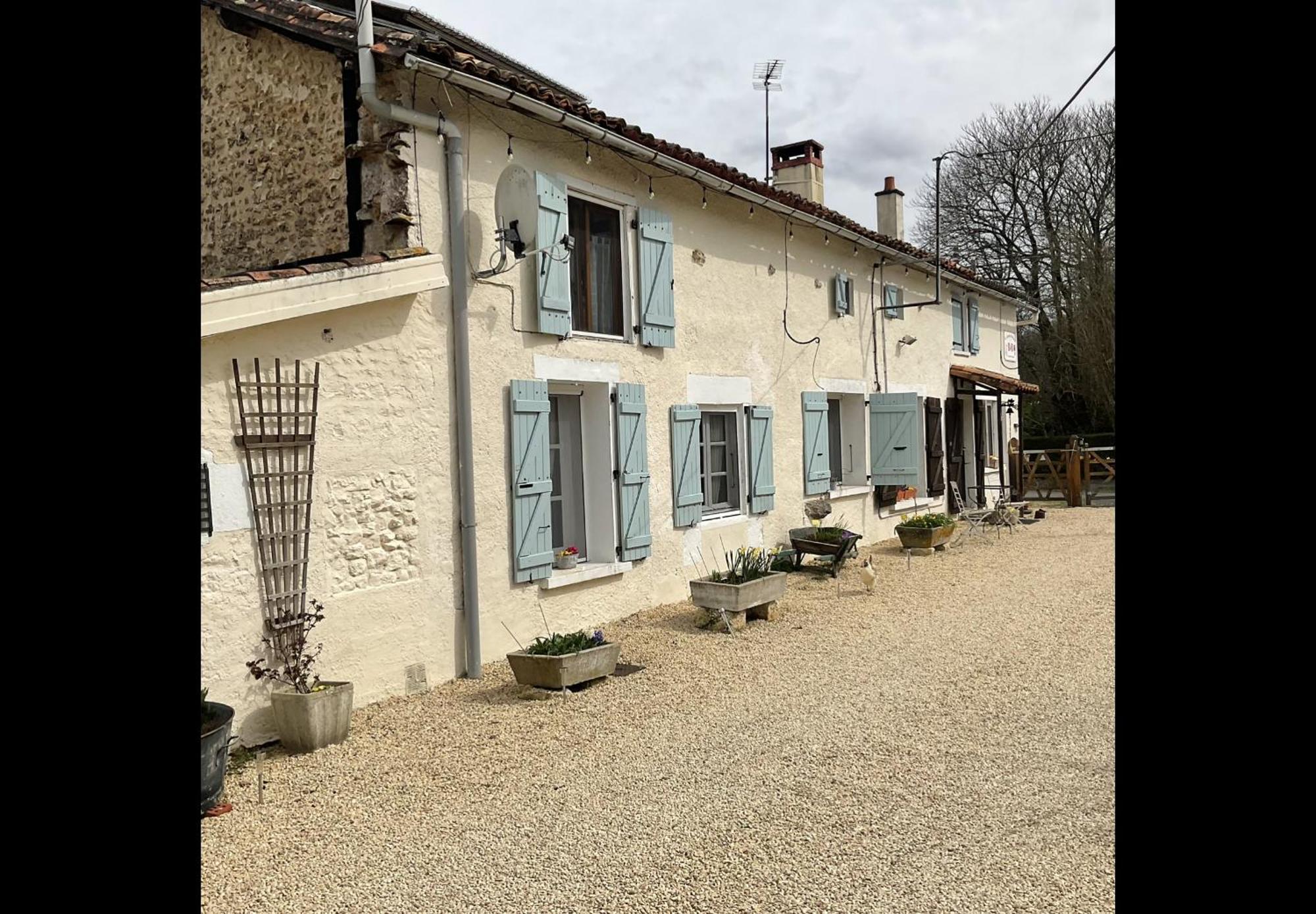 Le Jardin De Rose 24 Feuillebert Romagne 86700 B&B 외부 사진